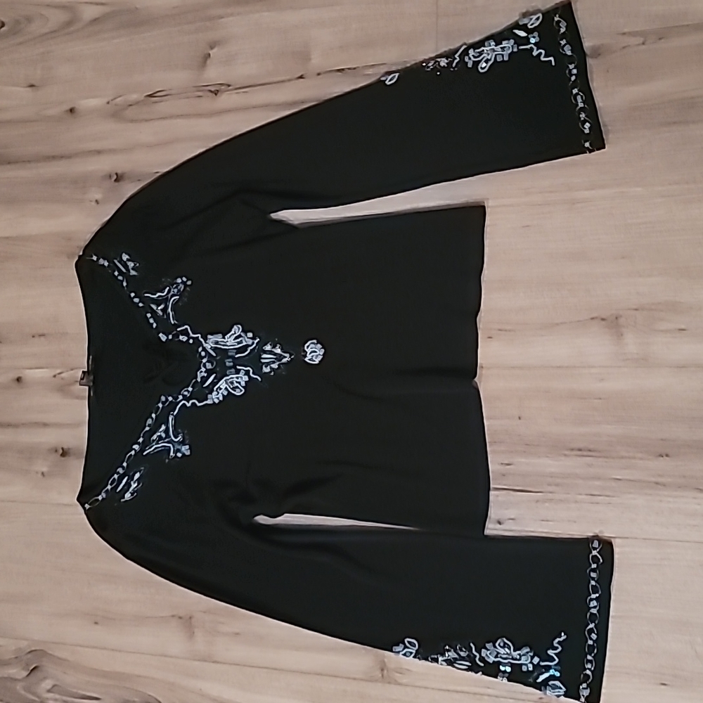 Michelle Nicole Vintage Long Sleeve Top Size Large Black with Teal Beading